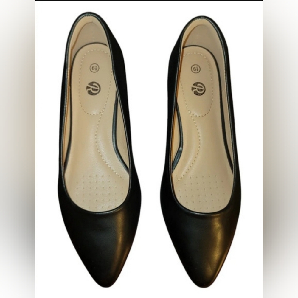 NWT Rekayla Black Pointy Toe Flats Size 6.5